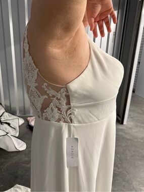 NWT Azazie Xena Diamond White A-Line V-Neck Sequins Stretch Crepe Wedding Dress